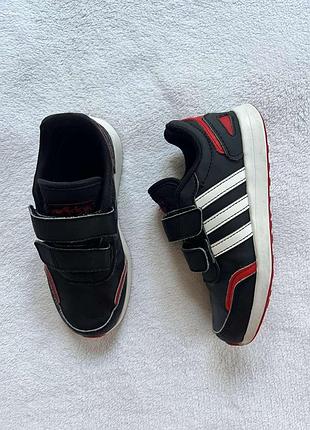 Кросівки фірми adidas 30 розміру за устілкою 19,5 см.