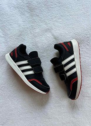 Кроссовки фирмы adidas 30 размера по стельке 19,5 см.