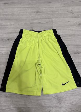 Класні спортивні шорти nike оригінал р.140