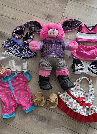 Плюшевый заяц build-a-ber pink cuddles с одеждой и обувью.