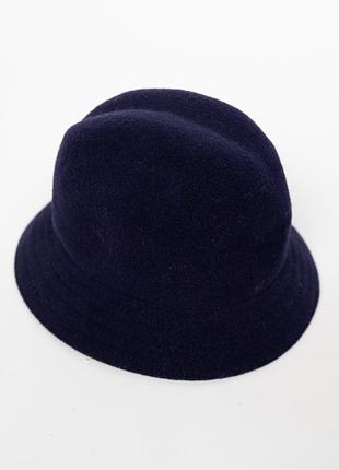 Елегантний, жіночий капелюх kangol adela у насиченому, темно-синьому кольорі. виготовлений з м’якої, вовняної тканини, має класичний силует, який дода