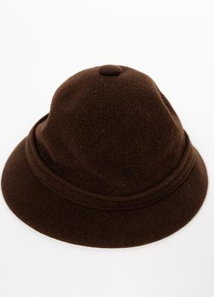 Стильний, вінтажний жіночий капелюх kangol wool grouser коричневого кольору. виготовлений із вовни, має класичну округлу форму та невеликі поля, що на