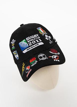 Кепка rugby world cup 2011 new zealand чорного кольору з великою кількістю вишитих емблем та логотипів національних збірних з