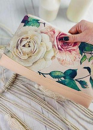 Косметичка дорожня жіноча lovely троянди на пудровому тлі