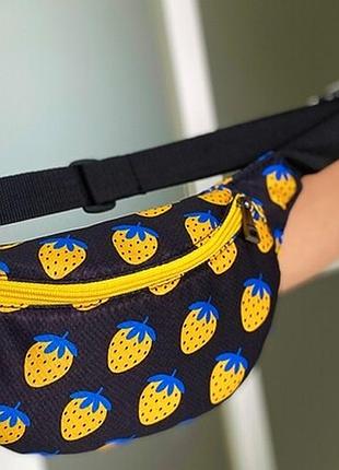 Сумка бананка bumbag полуниці патріотичні