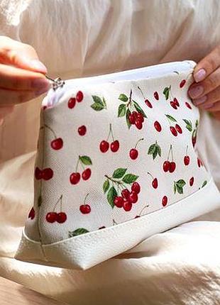 Косметичка дорожня жіноча lovely соковиті вишеньки