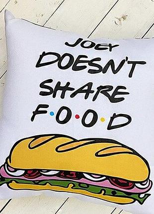 Подушка з принтом 40х40 см friends. joey doesn't share food