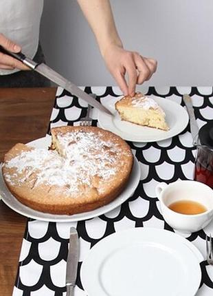 Доріжка на стіл (раннер) лускатий чорно-білий візерунок