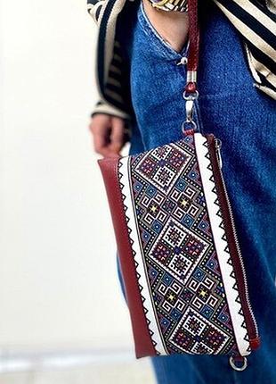 Клатч через плече вишивка орнамент бордовий