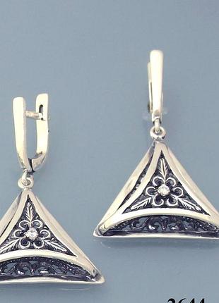 Серьги из серебра с цирконием.