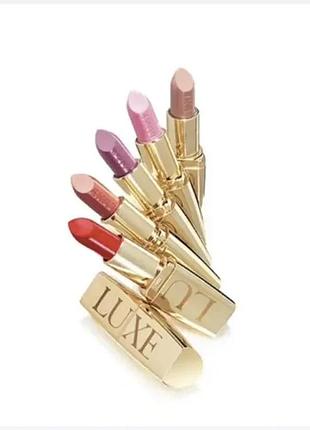 Avon зволожувальна губна помада luxe avon / люкс high style coral / елітний корал 3,6 г