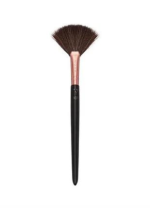 Avon пензлик для хайлайтера