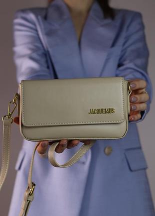 Женская сумка jacquemus прямоугольная бежевая 22x15x5