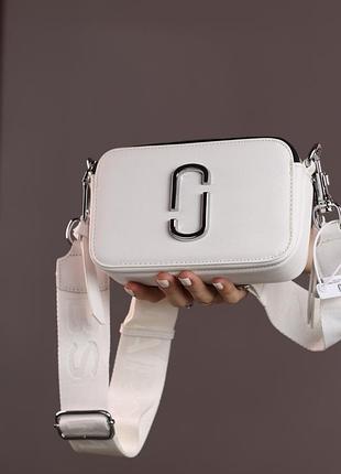 Женская сумочка marc jacobs с широким ремешком белая 20*12*7