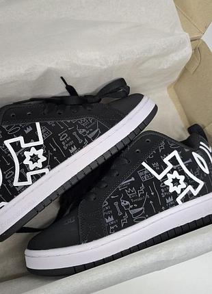 Dc shoes court graffik 
• black white •