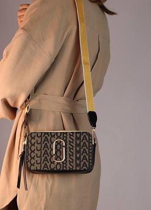 Женская сумочка marc jacobs бежевая с чёрным 20х12х7