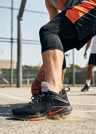 Кроссовки мужские баскетбольные nike lebron zoom witness.