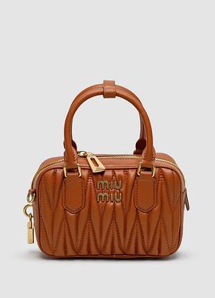 Жіноча сумка miu miu arcadie matelassé nappa шкіряна коричнева 19 х 13 х 6.5 см
