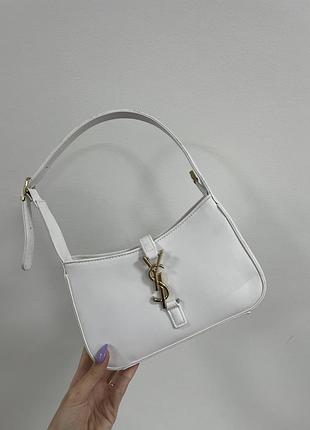 Женскяа сумка yves saint laurent hobo со скидкой (с небольшим дефектом)