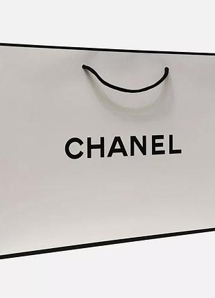 Пакет chanel белый с черной надписью и черными веревочными ручками, премиальный картонный пакет для подарков,