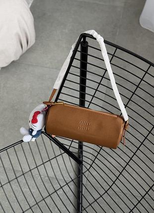 Жіноча сумка miu miu nappa leather pouch oak 21*9*9
