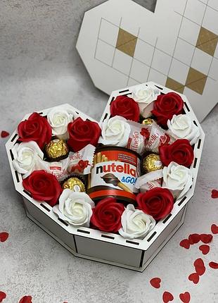 Женский вкусный подарочный бокс с розочками 27*25*10