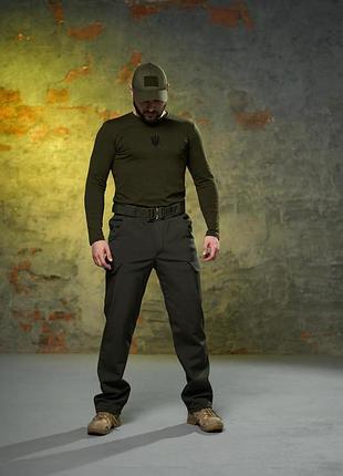 Комплект мужской хаки: брюки soft shell на флисе "peak" + лонгслив "pulse" intruder с трезубом