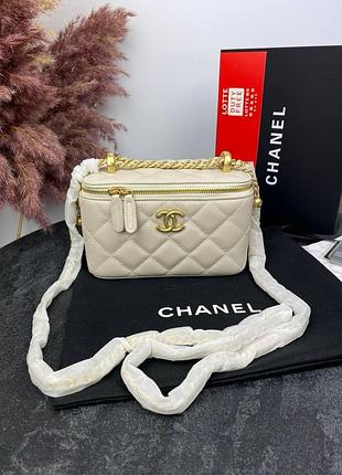 Chanel beige 17x11x8