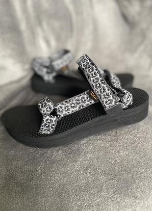 Сандалі teva midform universal 39 оригінал, без коробки