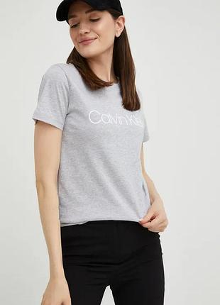 Женская футболка calvin klein