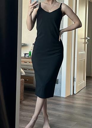 Чорна сукня