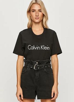 Женская футболка calvin klein