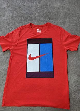 Отличная мужская футболка nike в красном цвете размер l