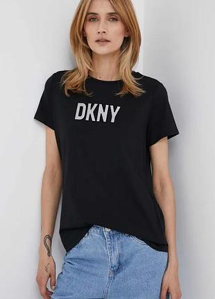 Женская футболка dkny
