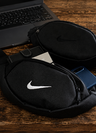 Мужская сумка на пояс. бананка nike. цвет: черный с принтом.