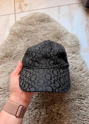 Монограмна кепка жіноча від guess one size на дорослу голову