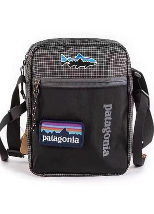 Сумка через плечо patagonia с патчем 21х16 черная