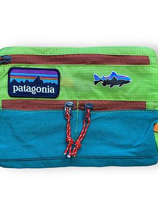 Сумка patagonia с патчем 15*22 зеленая