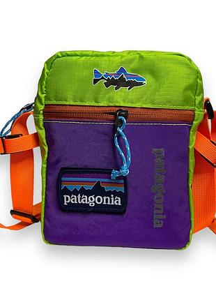 Сумка patagonia с патчем 21*16 салатово-фиолетовая