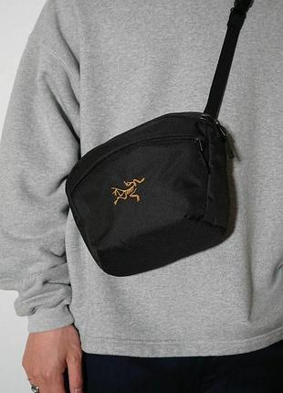 Сумка через плече arc'teryx mantis 2 waist pack чорна