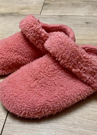 Пушистые домашние тапочки crocs classic cozzzy slipper, оригинал 38-39