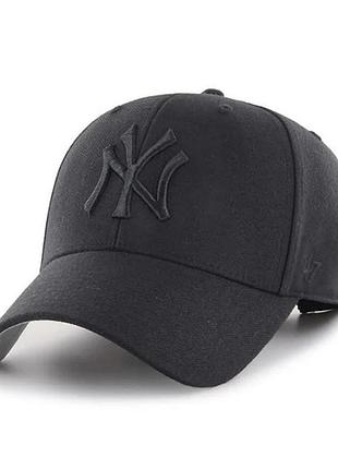 Чорна бейсболка new era має вишитий логотип new york yankees
