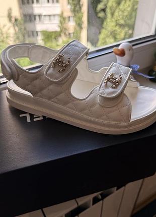 Стильні білі босоніжки сандалі в стилі chanel (шанель) — нові, р.37