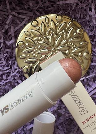Люксовый кремовый хайлайтер-стик tys beauty dew stick, оттенок rosemilk