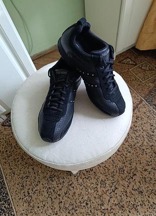 Продам кросівки sketchers
