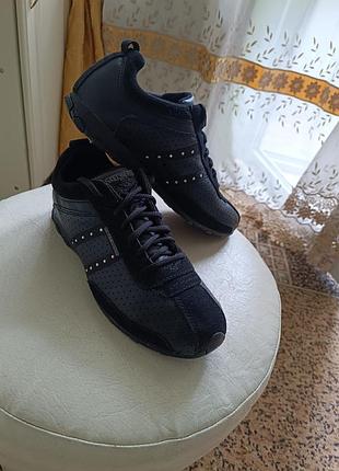 Продам кросівки sketchers
