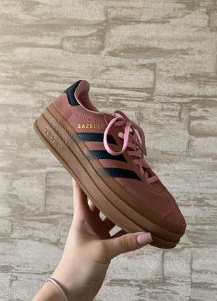 Жіночі кросівки adidas gazelle bold