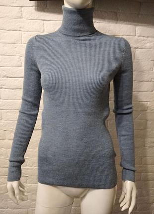Гольф из шерсти uniqlo
