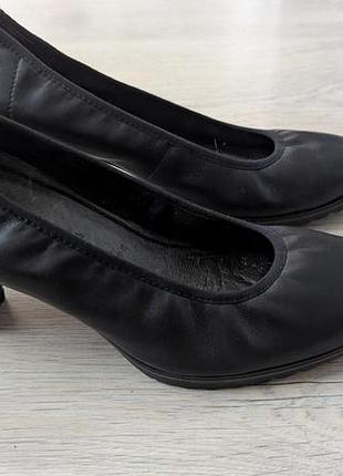 Кожаные туфли Tamaris на устойчивом каблуке 40