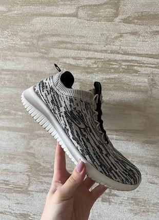 Жіночі кросівки skechers ultra flex bright horizon у чорно-білому кольорі